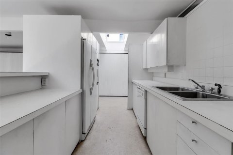 House in Sarasota, Florida 3 bedrooms, 123 sq.m. № 1743729 - photo 16