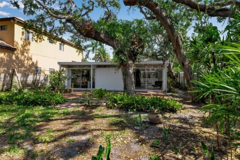 House in Sarasota, Florida 3 bedrooms, 123 sq.m. № 1743729 - photo 6