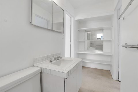 House in Sarasota, Florida 3 bedrooms, 123 sq.m. № 1743729 - photo 29