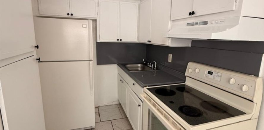 Studio in Hollywood, Florida № 2078196