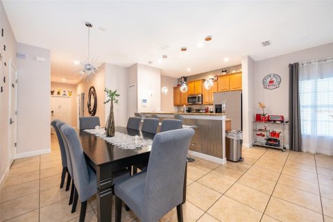 Touwnhouse à vendre à Kissimmee, Floride: 5 chambres, 188.03 m2 № 2122967 - photo 10