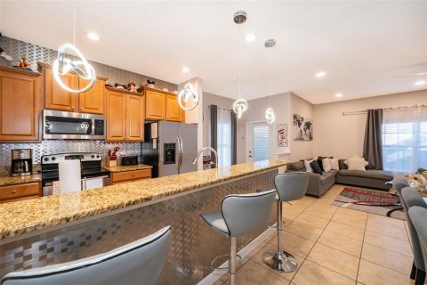 Touwnhouse à vendre à Kissimmee, Floride: 5 chambres, 188.03 m2 № 2122967 - photo 9