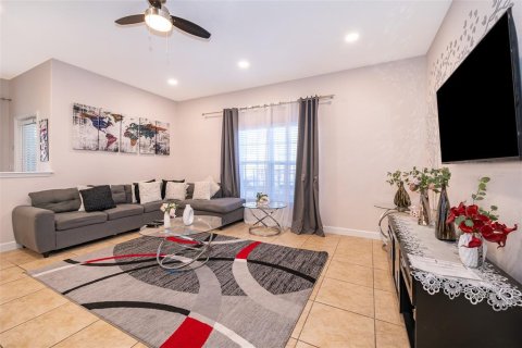 Touwnhouse à vendre à Kissimmee, Floride: 5 chambres, 188.03 m2 № 2122967 - photo 14