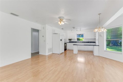 Villa ou maison à vendre à New Smyrna Beach, Floride: 3 chambres, 195.84 m2 № 1588775 - photo 28