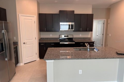 Villa ou maison à louer à Sun City Center, Floride: 4 chambres, 171.03 m2 № 2415031 - photo 7