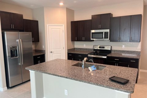 Villa ou maison à louer à Sun City Center, Floride: 4 chambres, 171.03 m2 № 2415031 - photo 8