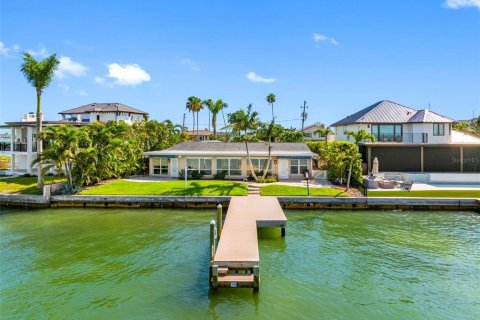 House in Treasure Island, Florida 3 bedrooms, 199 sq.m. № 1819179 - photo 6