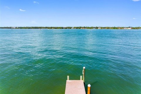 House in Treasure Island, Florida 3 bedrooms, 199 sq.m. № 1819179 - photo 14