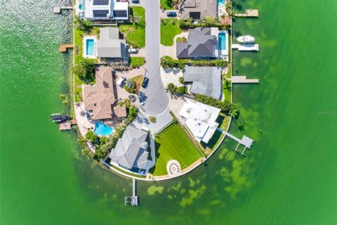 House in Treasure Island, Florida 3 bedrooms, 199 sq.m. № 1819179 - photo 20