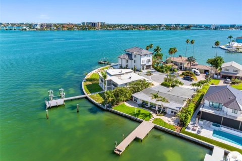 House in Treasure Island, Florida 3 bedrooms, 199 sq.m. № 1819179 - photo 7