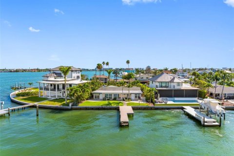House in Treasure Island, Florida 3 bedrooms, 199 sq.m. № 1819179 - photo 17