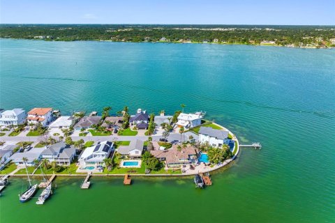 House in Treasure Island, Florida 3 bedrooms, 199 sq.m. № 1819179 - photo 22