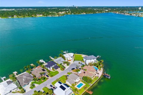House in Treasure Island, Florida 3 bedrooms, 199 sq.m. № 1819179 - photo 19