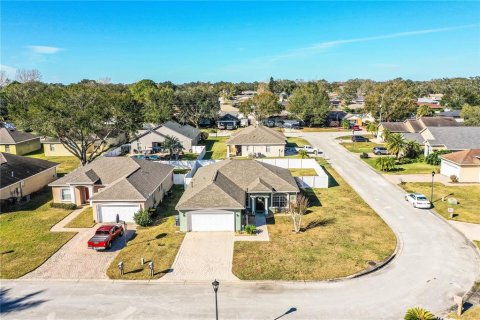House in Winter Haven, Florida 3 bedrooms, 138.98 sq.m. № 1523787 - photo 4