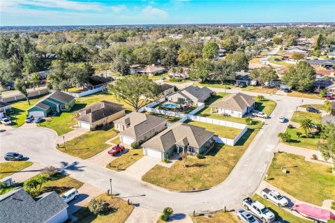 House in Winter Haven, Florida 3 bedrooms, 138.98 sq.m. № 1523787 - photo 5