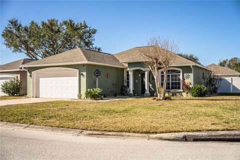 House in Winter Haven, Florida 3 bedrooms, 138.98 sq.m. № 1523787 - photo 1
