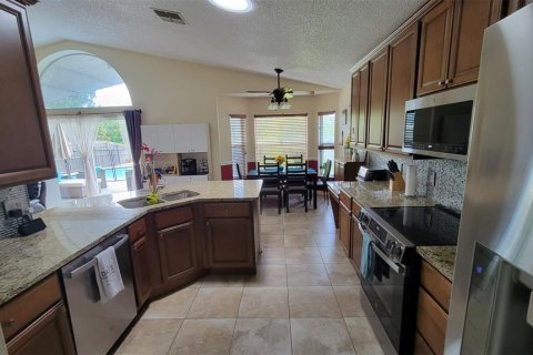 House in Oviedo, Florida 4 bedrooms, 175.03 sq.m. № 1817807 - photo 10