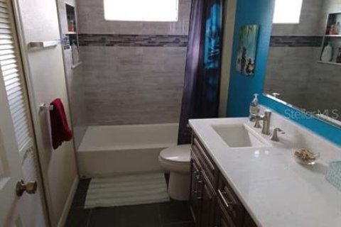 House in Oviedo, Florida 4 bedrooms, 175.03 sq.m. № 1817807 - photo 22