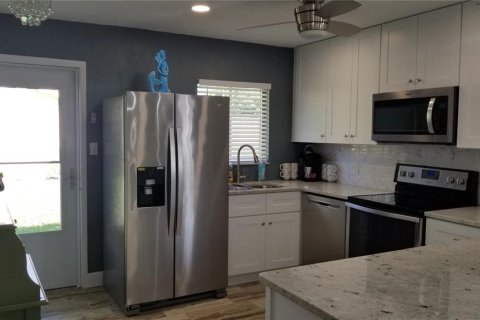 Villa ou maison à louer à Sarasota, Floride: 2 chambres, 81.2 m2 № 2101447 - photo 4