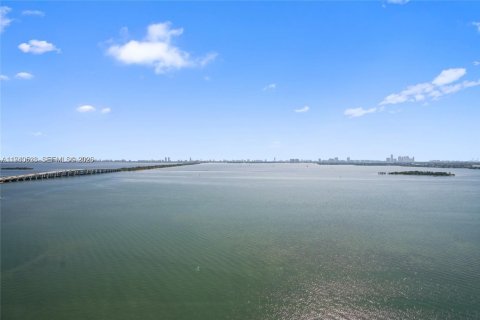 Copropriété à louer à Miami, Floride: 2 chambres, 113.62 m2 № 1997706 - photo 27