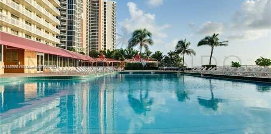 Studio à Condo à Sunny Isles Beach, Floride № 1951275