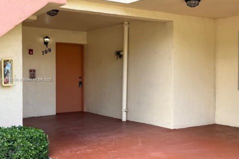 Condo in Plantation, Florida, 1 bedroom  № 1930137 - photo 4
