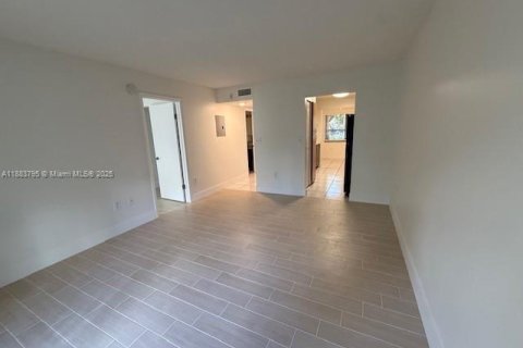 Condo in Plantation, Florida, 1 bedroom  № 1930137 - photo 5