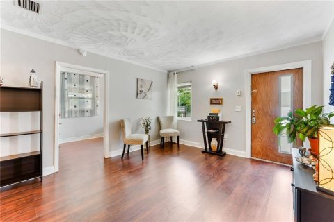 Villa ou maison à louer à Miami, Floride: 4 chambres, 211.82 m2 № 1178595 - photo 1