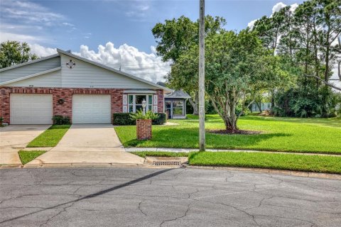 Duplex in Edgewater, Florida 2 bedrooms, 111.58 sq.m. № 2372812