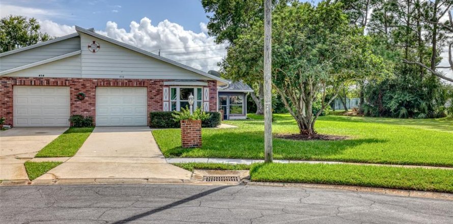 Duplex in Edgewater, Florida 2 bedrooms, 111.58 sq.m. № 2372812