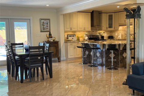 House in Pompano Beach, Florida 3 bedrooms, 125.42 sq.m. № 2057878 - photo 14