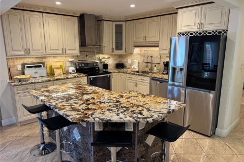 House in Pompano Beach, Florida 3 bedrooms, 125.42 sq.m. № 2057878 - photo 10