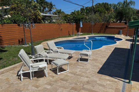 House in Pompano Beach, Florida 3 bedrooms, 125.42 sq.m. № 2057878 - photo 6