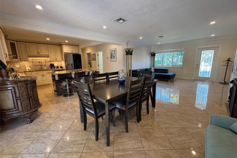 House in Pompano Beach, Florida 3 bedrooms, 125.42 sq.m. № 2057878 - photo 13