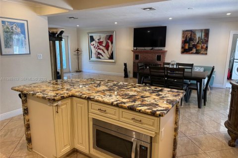 House in Pompano Beach, Florida 3 bedrooms, 125.42 sq.m. № 2057878 - photo 11