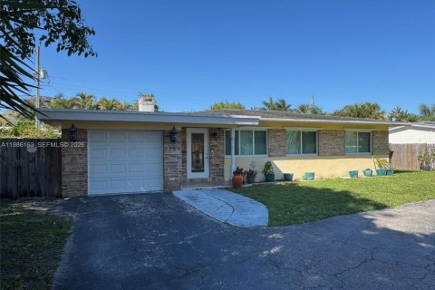 House in Pompano Beach, Florida 3 bedrooms, 125.42 sq.m. № 2057878