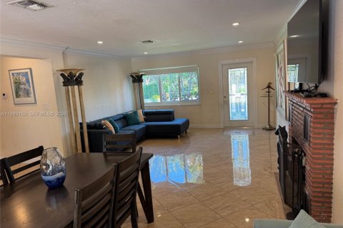 House in Pompano Beach, Florida 3 bedrooms, 125.42 sq.m. № 2057878 - photo 15