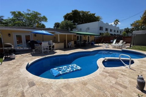 House in Pompano Beach, Florida 3 bedrooms, 125.42 sq.m. № 2057878 - photo 4