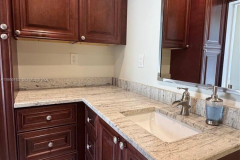 House in Pompano Beach, Florida 3 bedrooms, 125.42 sq.m. № 2057878 - photo 28