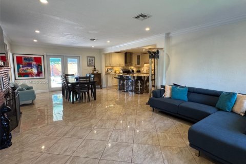 House in Pompano Beach, Florida 3 bedrooms, 125.42 sq.m. № 2057878 - photo 16