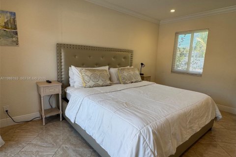 House in Pompano Beach, Florida 3 bedrooms, 125.42 sq.m. № 2057878 - photo 18