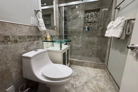 House in Pompano Beach, Florida 3 bedrooms, 125.42 sq.m. № 2057878 - photo 20