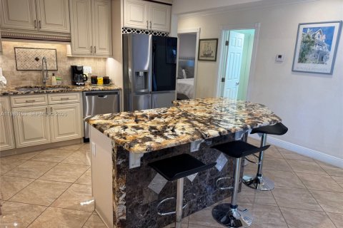 House in Pompano Beach, Florida 3 bedrooms, 125.42 sq.m. № 2057878 - photo 8