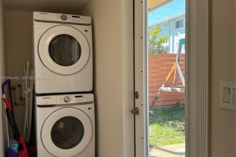 House in Pompano Beach, Florida 3 bedrooms, 125.42 sq.m. № 2057878 - photo 29