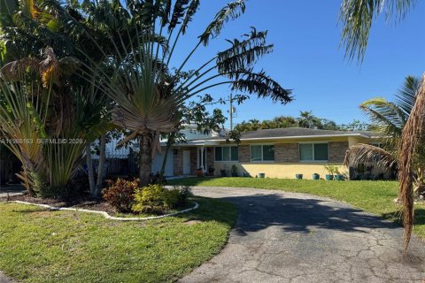 House in Pompano Beach, Florida 3 bedrooms, 125.42 sq.m. № 2057878 - photo 3