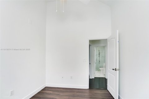 Condo in Miami, Florida, 2 bedrooms № 1974898 - photo 14