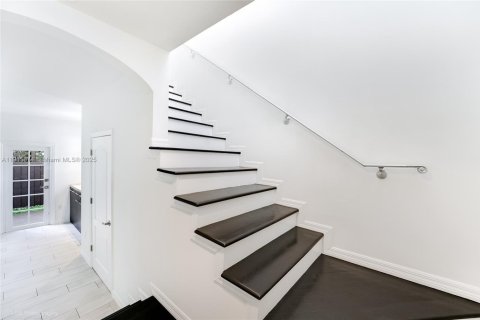 Condo in Miami, Florida, 2 bedrooms № 1974898 - photo 7