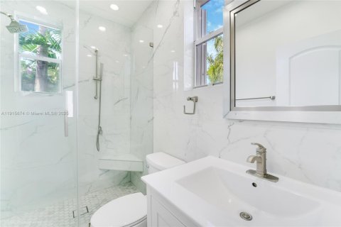 Condo in Miami, Florida, 2 bedrooms № 1974898 - photo 10