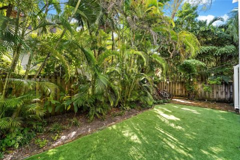 Condo in Miami, Florida, 2 bedrooms № 1974898 - photo 18