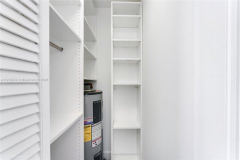 Condo in Miami, Florida, 2 bedrooms № 1974898 - photo 15